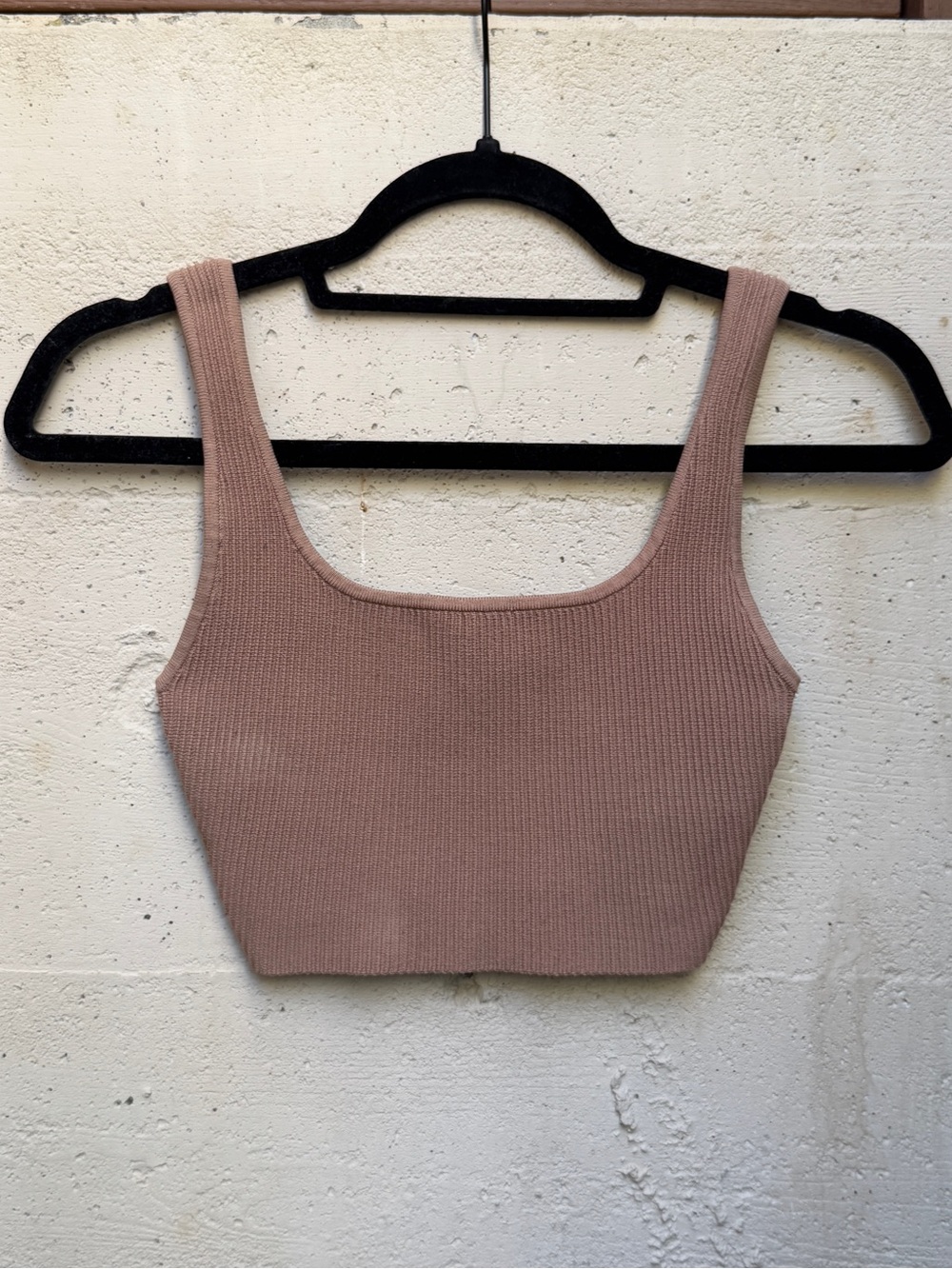 Aritzia babaton beige contour rib cropped tank top